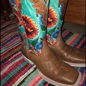 Ariat Women’s Cowgirl boots